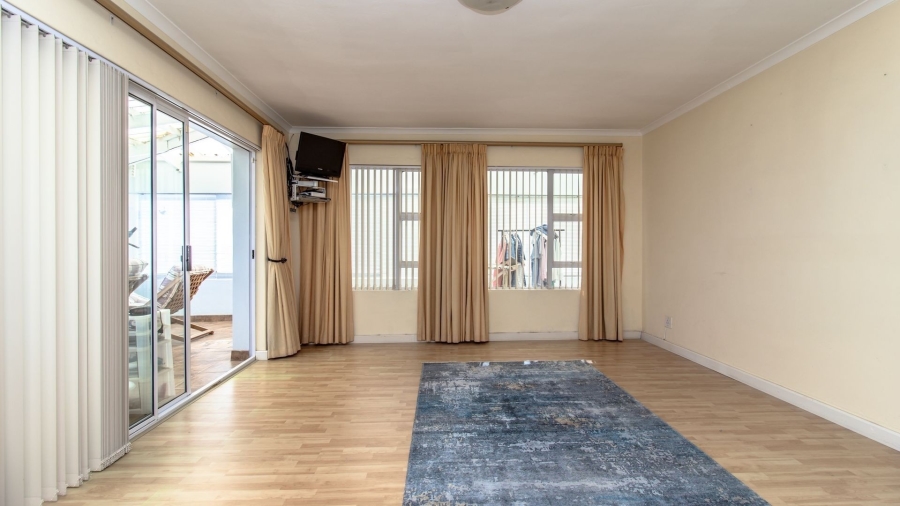 5 Bedroom Property for Sale in Sandbaai Western Cape
